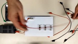 Vidéo d'expérience - Intensités du courant dans un circuit électrique en dérivation